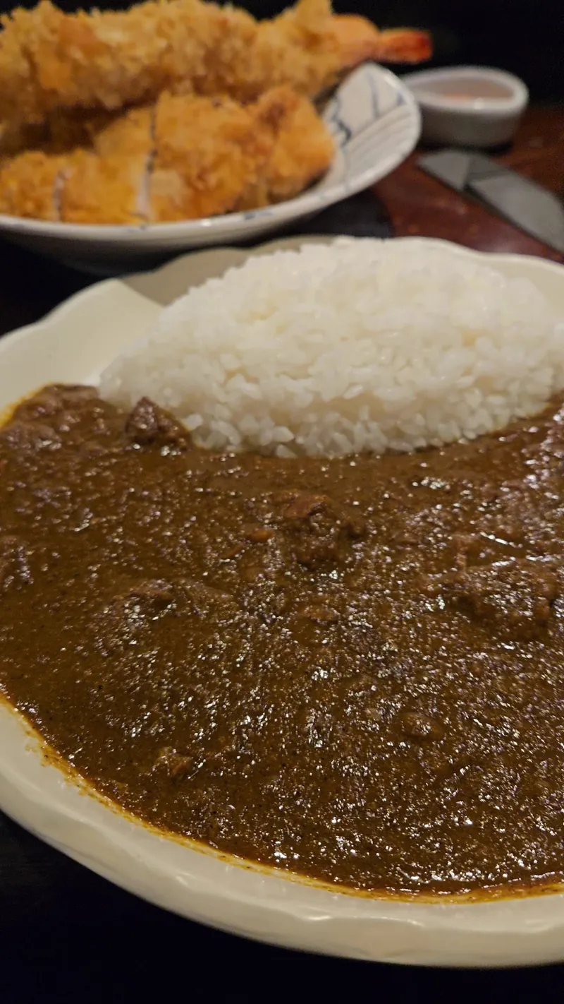 Curry com tonkatsu do Kidoairaku