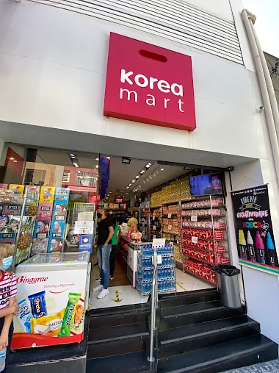Fachada da loja Korea Mart, na Rua dos Estudantes, 41 (foto do Instagram @kmart.sp)