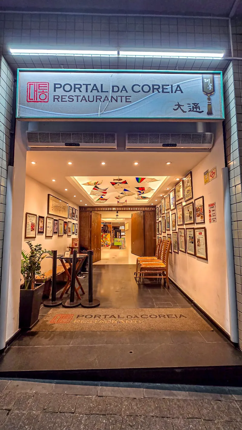 Entrada do Restaurante Portal da Coreia na Rua da Glória, Liberdade