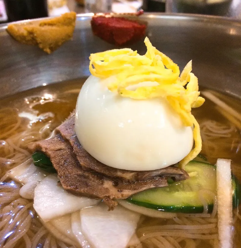 Pratos coreanos servidos no Restaurante Portal da Coreia